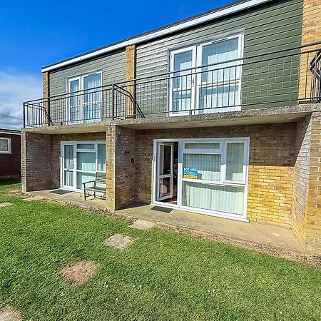 Lovely 4 Berth Chalet To Hire In Hemsby Nearby The Beach Ref 18177B Экстерьер фото