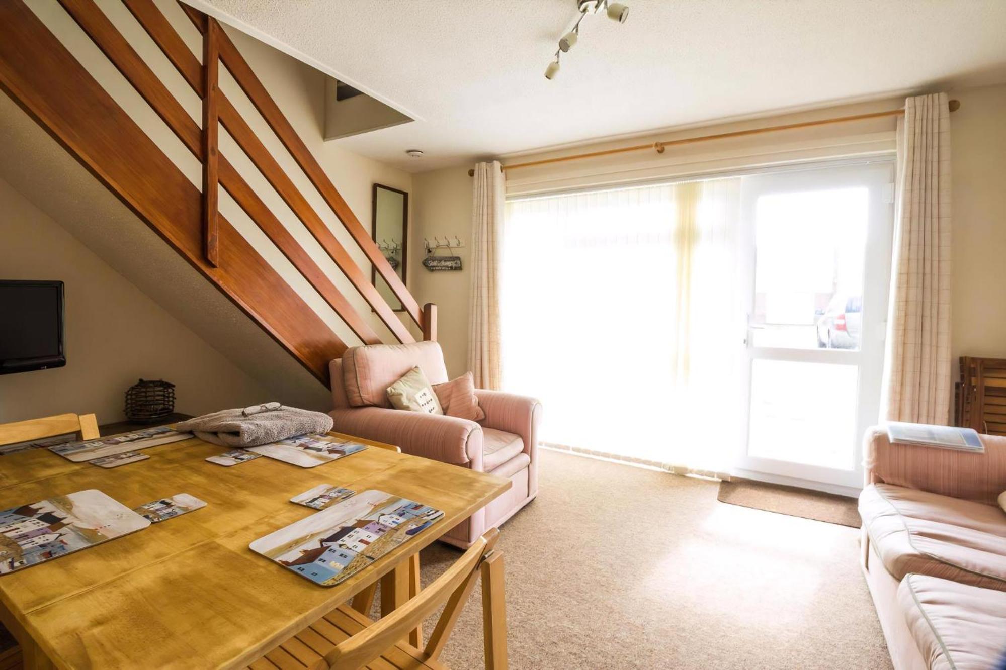 Lovely 4 Berth Chalet To Hire In Hemsby Nearby The Beach Ref 18177B Экстерьер фото