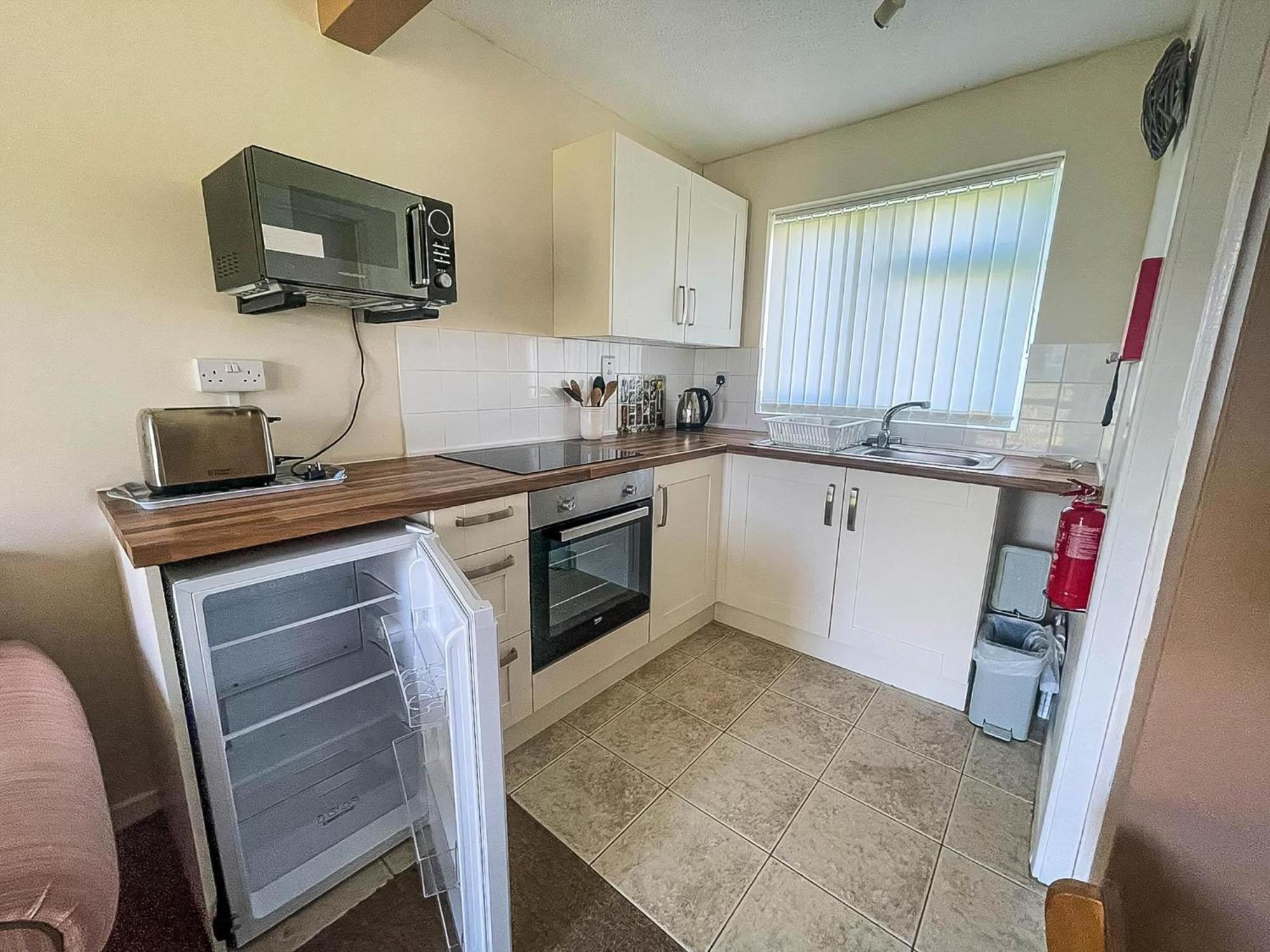 Lovely 4 Berth Chalet To Hire In Hemsby Nearby The Beach Ref 18177B Экстерьер фото